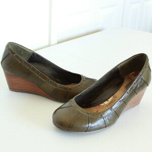 Seychelles olive green wedges size 8